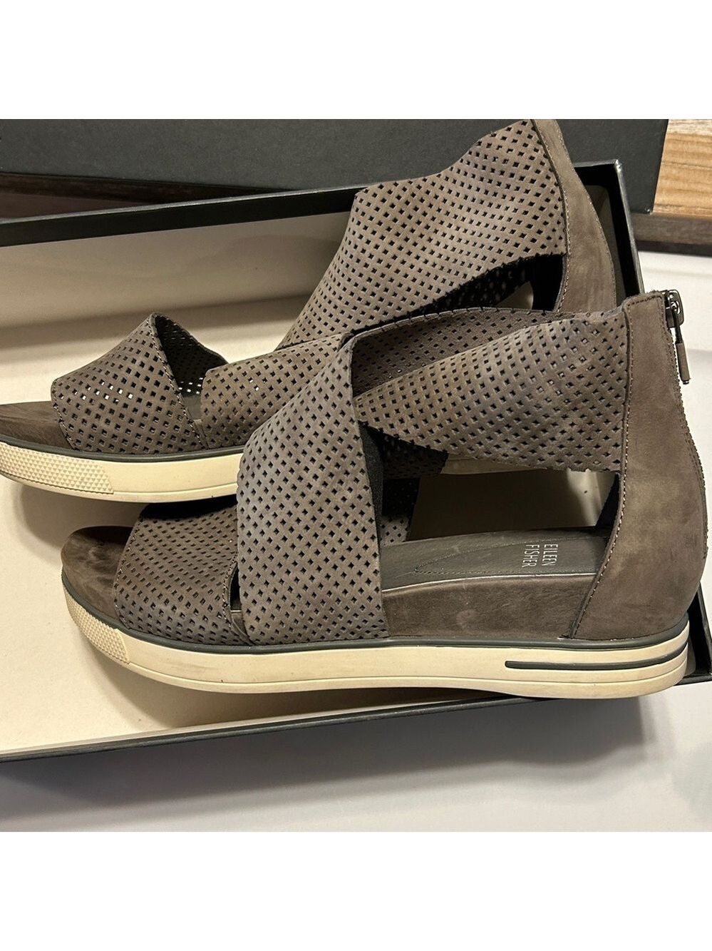 Eileen Fisher woman’s Dark gray Sandals. Size 9 1/2 M. Good condition. Zip back - Picture 4 of 11